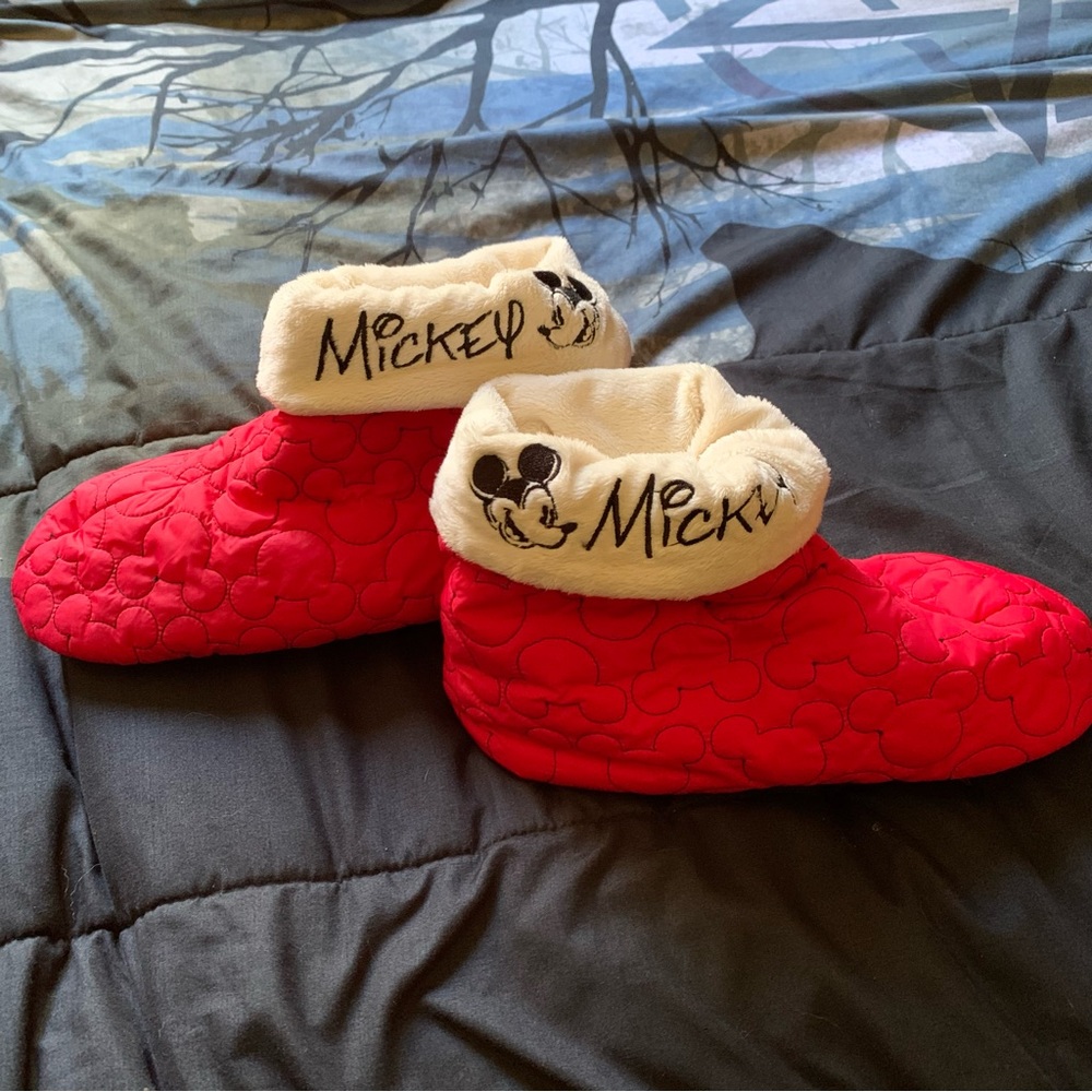 Avon Canada Disney Mickey Mouse Bootie Slippers